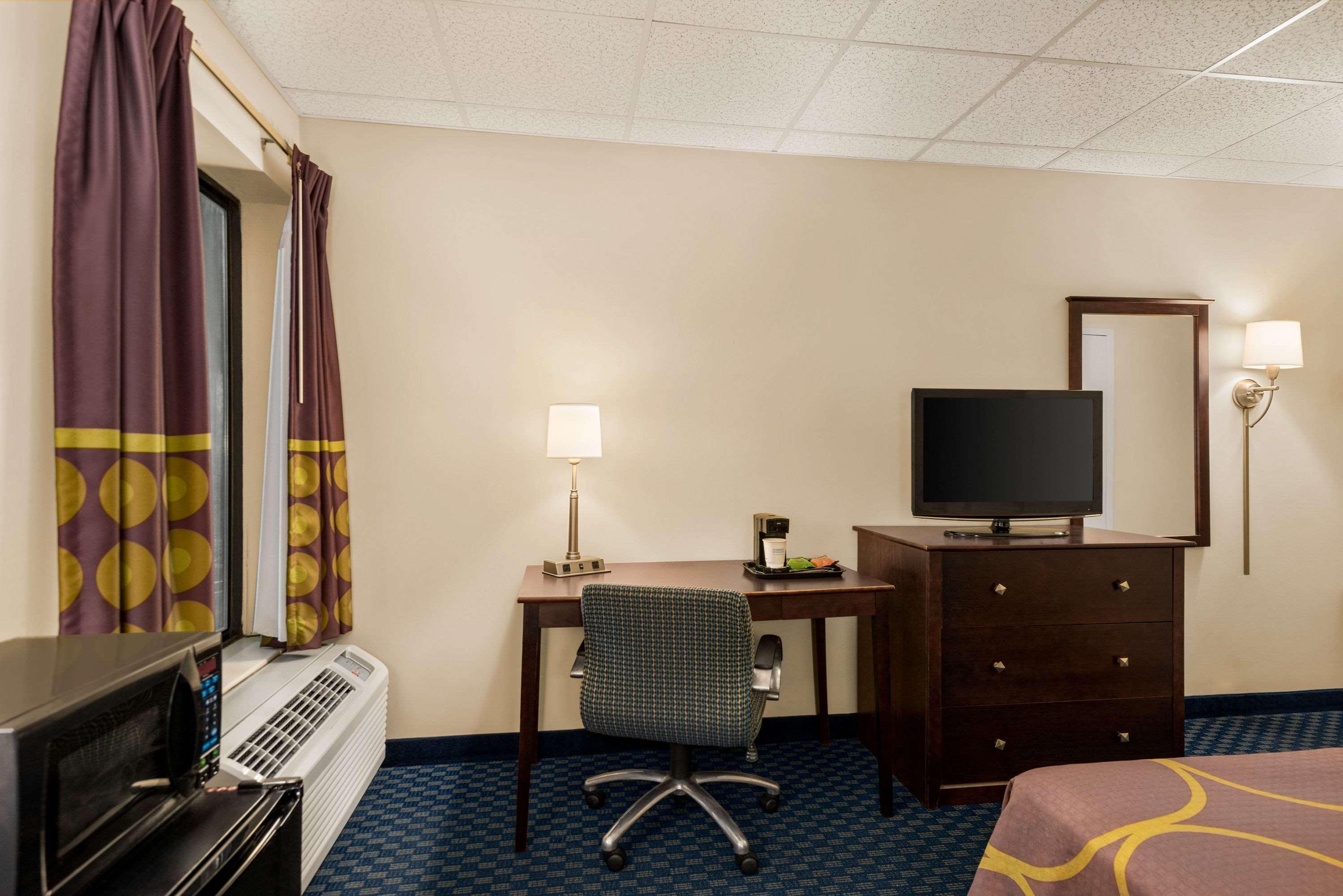 Super 8 By Wyndham Liverpool/Syracuse North Airport Εξωτερικό φωτογραφία